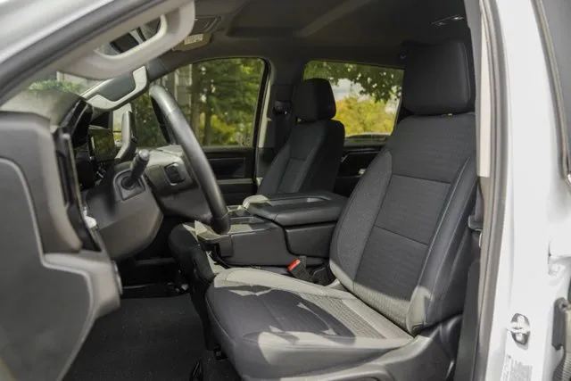 Chevrolet Silverado 3500 HD photo 34
