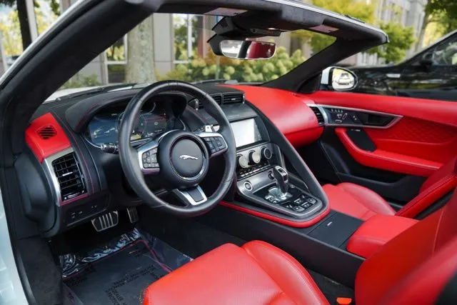 Jaguar F-TYPE photo 22