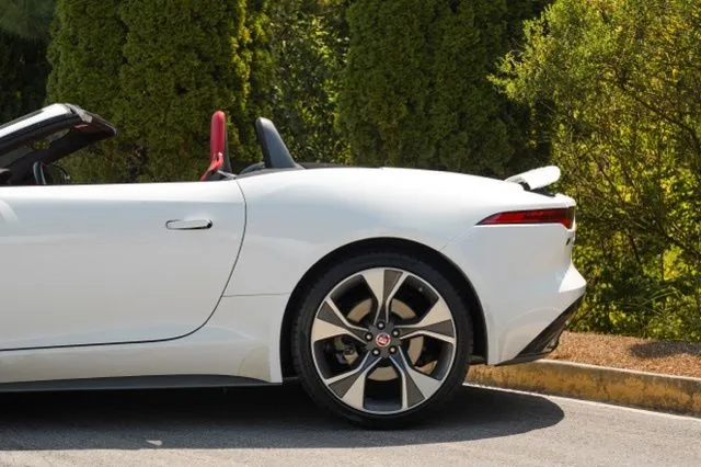 Jaguar F-TYPE photo 11