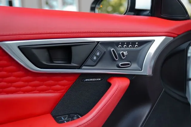 Jaguar F-TYPE photo 42