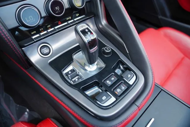 Jaguar F-TYPE photo 36