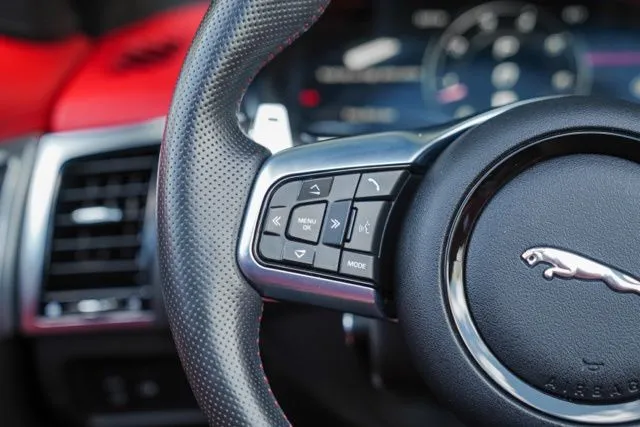 Jaguar F-TYPE photo 28