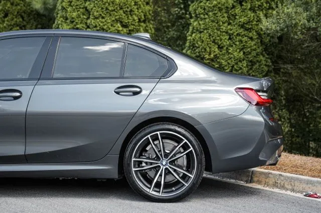 BMW 3 Series photo 11