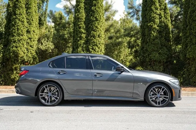 BMW 3 Series photo 12