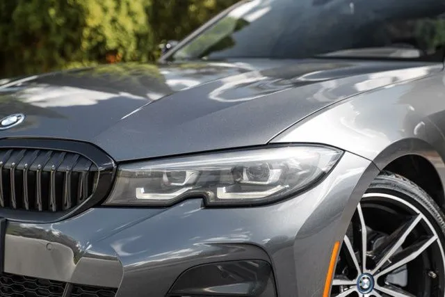 BMW 3 Series photo 4