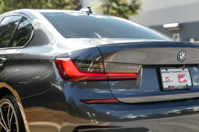 BMW 3 Series photo 15