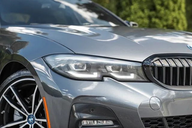 BMW 3 Series photo 8