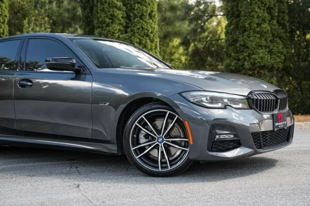 BMW 3 Series photo 7