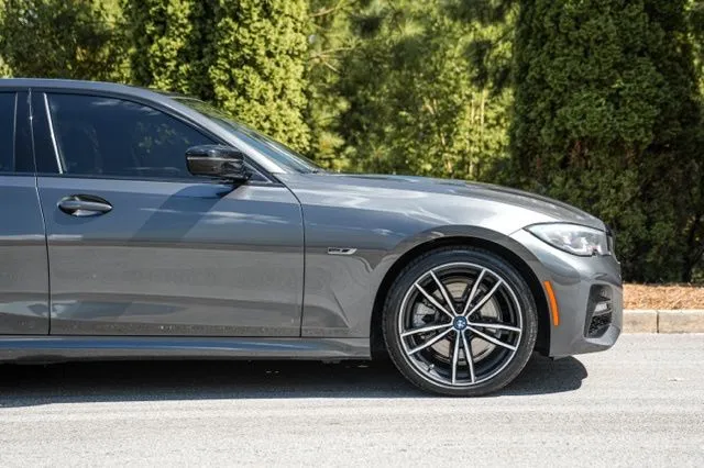 BMW 3 Series photo 14