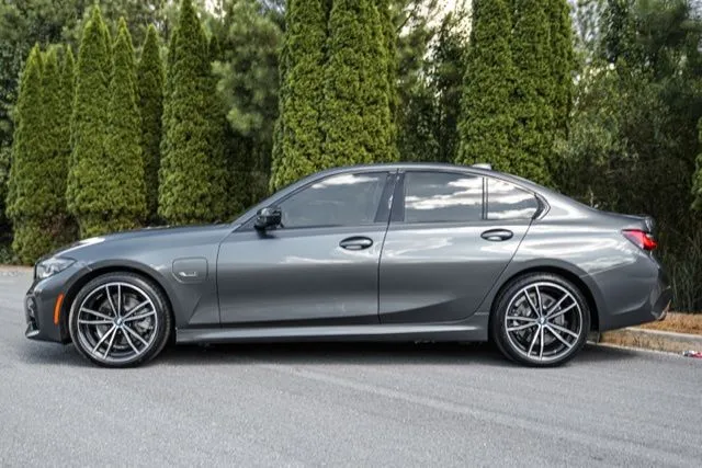 BMW 3 Series photo 9