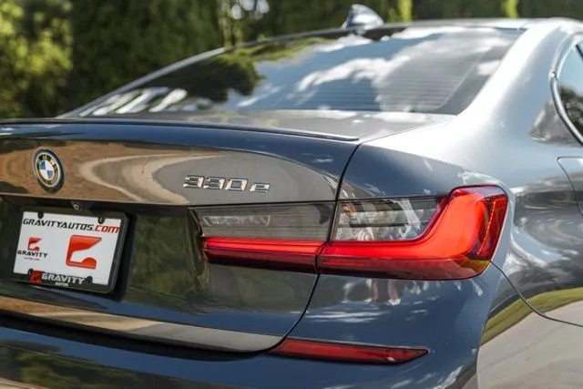 BMW 3 Series photo 16