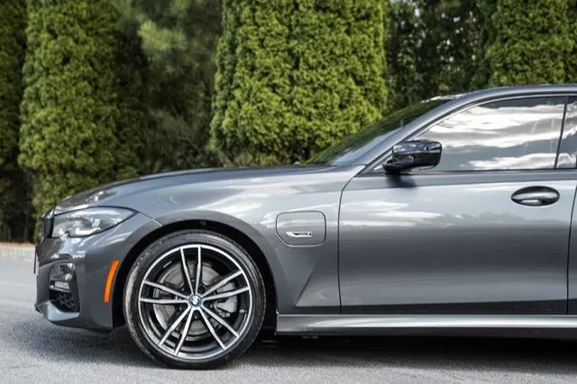BMW 3 Series photo 10