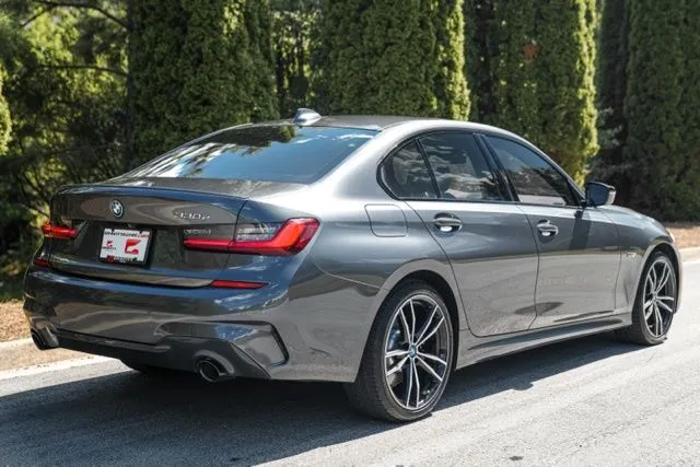 BMW 3 Series photo 17