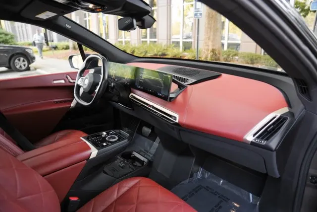 BMW iX photo 22