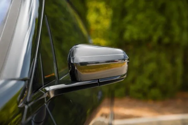 BMW iX photo 18