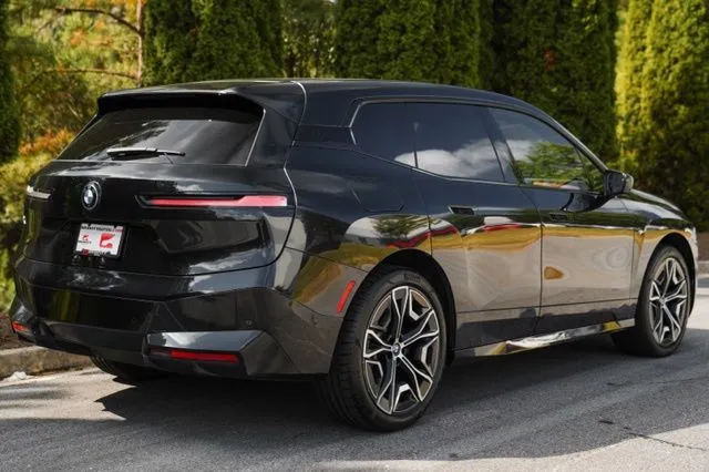 BMW iX photo 11