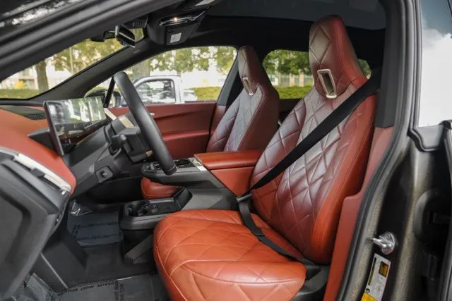 BMW iX photo 34