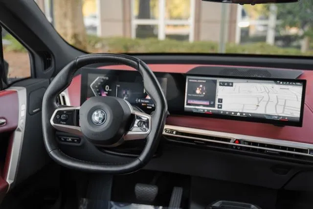 BMW iX photo 23