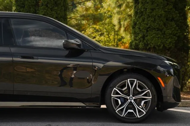 BMW iX photo 10