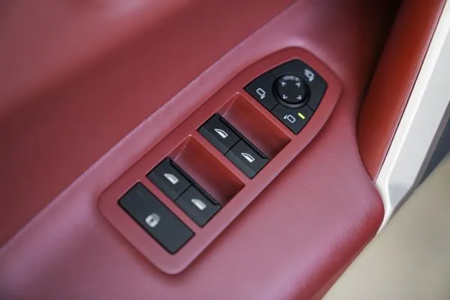 BMW iX photo 43
