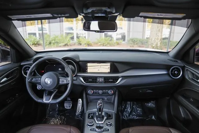 Alfa Romeo Stelvio photo 21