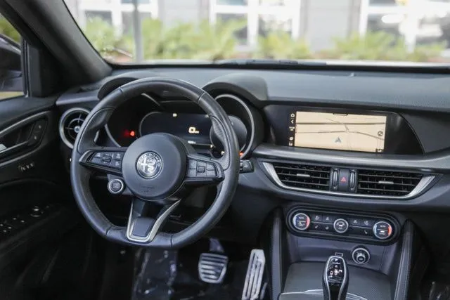 Alfa Romeo Stelvio photo 23