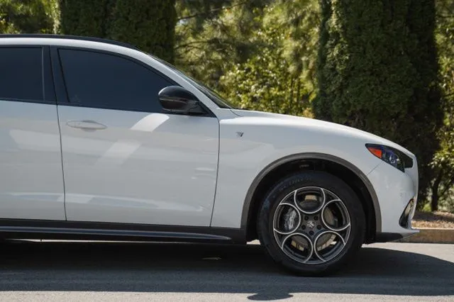 Alfa Romeo Stelvio photo 11