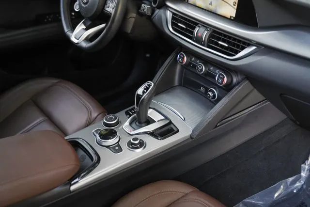 Alfa Romeo Stelvio photo 33