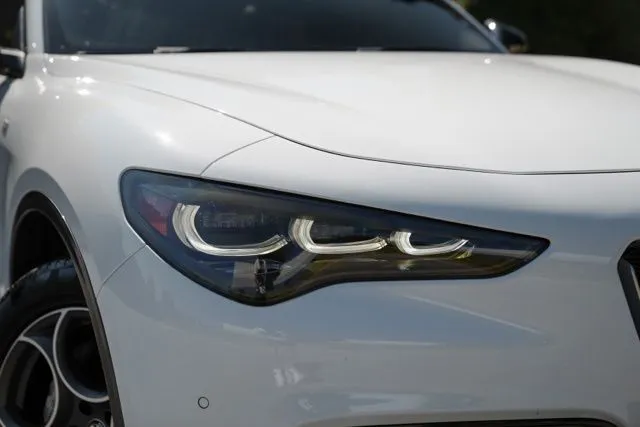 Alfa Romeo Stelvio photo 8