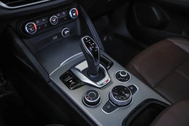 Alfa Romeo Stelvio photo 32