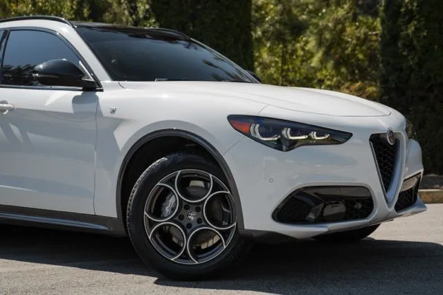 Alfa Romeo Stelvio photo 7