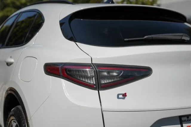 Alfa Romeo Stelvio photo 12