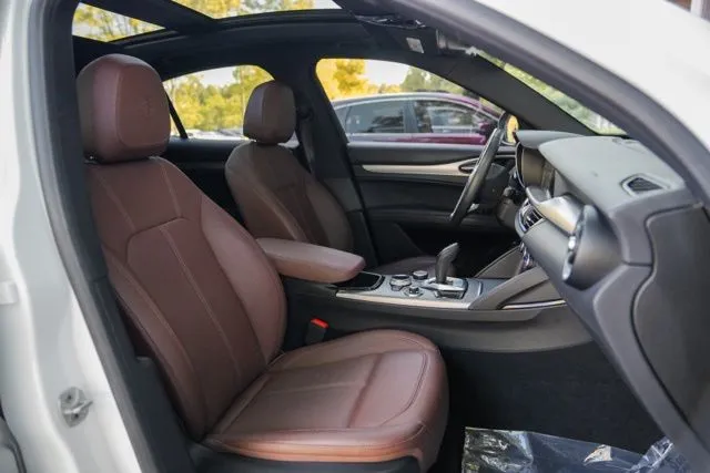 Alfa Romeo Stelvio photo 35
