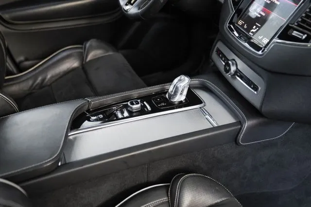 Volvo XC90 Hybrid photo 31