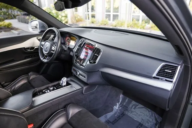 Volvo XC90 Hybrid photo 21
