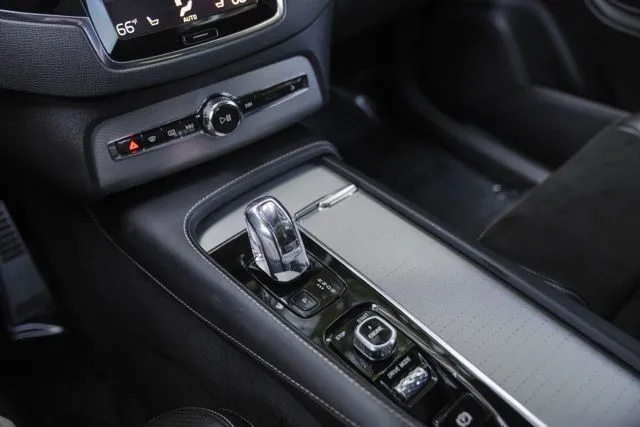 Volvo XC90 Hybrid photo 30