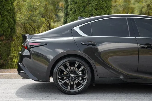 Lexus IS photo 9