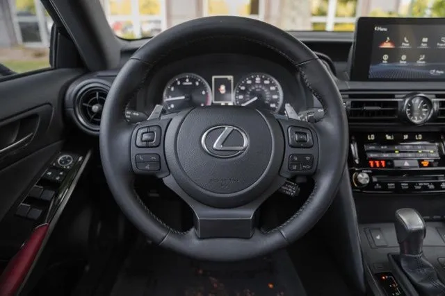 Lexus IS photo 23