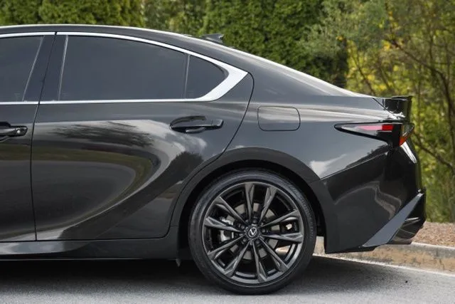 Lexus IS photo 7