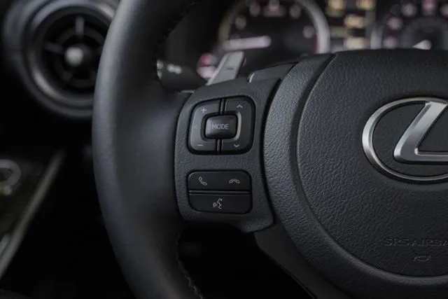 Lexus IS photo 24