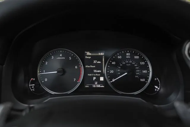 Lexus IS photo 26