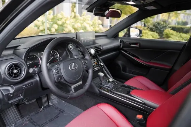 Lexus IS photo 18