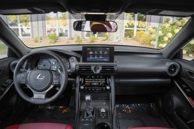 Lexus IS photo 19
