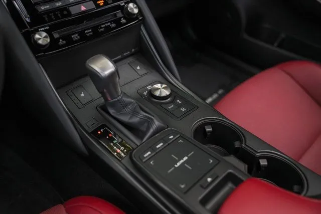 Lexus IS photo 32