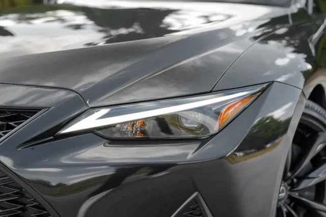 Lexus IS photo 4