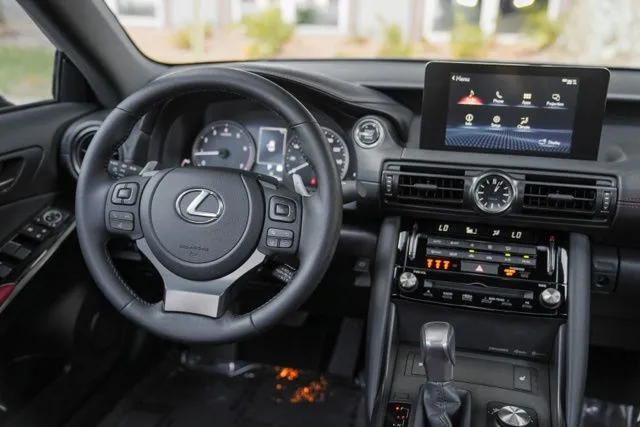 Lexus IS photo 21