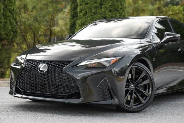 Lexus IS photo 2