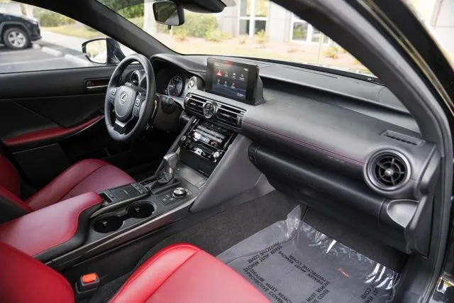 Lexus IS photo 20