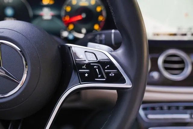 Mercedes-Benz E-Class photo 25