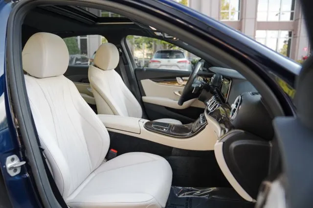 Mercedes-Benz E-Class photo 32